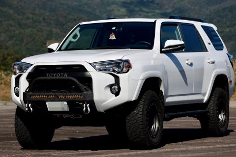 4RUNNER　4ランナー　カスタム　ドレスアップ　WARNバンパー　LINE-X　スプレーオン